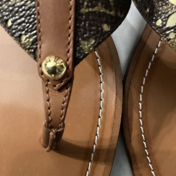 (PRE-OWNED) Authentic Louis Vuitton Flat Thong Sandal (Color: Brown) - Picture 7 of 7